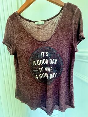 Abercrombie & Fitch Women's Burgundy Short-Sleeve Graphic Tee Shirt Too Size M